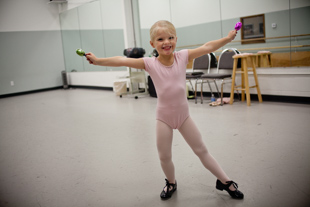 Katerina Lenz of Lacon, IL is 4 years old. This is her first year taking dance classes at Peoria Ballet Academy. Today’s class… Tap.