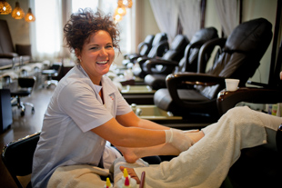 Cora Hunt is a cosmetologist at Zen Nail Lounge in Peoria where she does manicures and pedicures.
 ‘It’s a funny story’, she said ‘I drove by a beauty school and decided to pull in… and here I am’.
